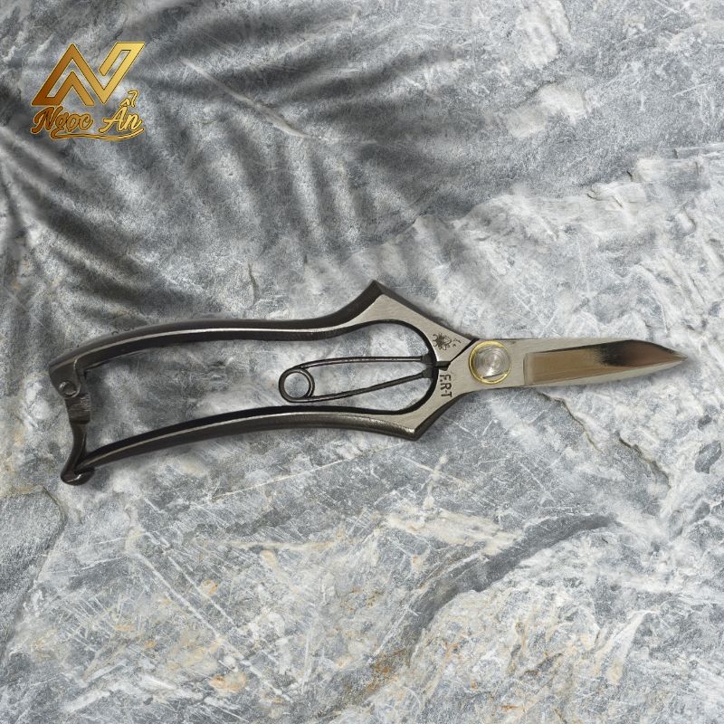 keo-cat-canh-giu-lua Kéo cắt cành giữ lửa